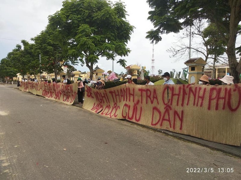 Người dân dựng lều bạt gần trung tâm hành chính thị xã Điện Bàn đòi sổ đỏ - ảnh 3