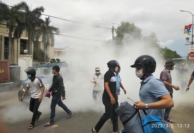 Người dân dựng lều bạt gần trung tâm hành chính thị xã Điện Bàn đòi sổ đỏ - ảnh 2