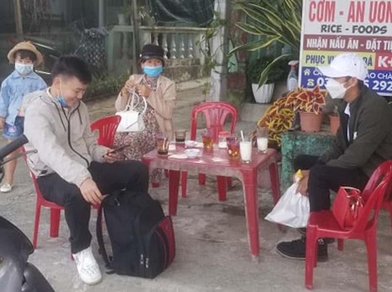 Người dân và du khách mắc kẹt ở Cù Lao Chàm vì ca nô không được xuất bến - ảnh 3