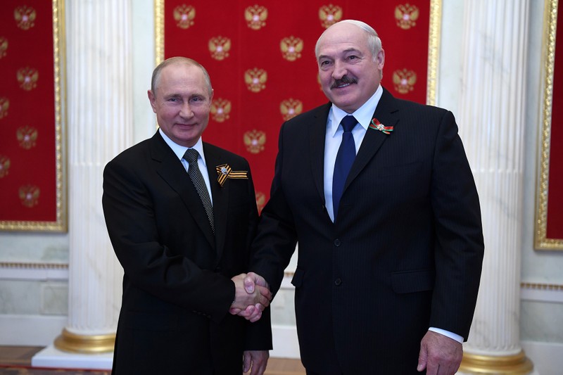 Nga, Belarus ‘nhất trí về nhận thức’ hỗ trợ nhau giữa bão trừng phạt - ảnh 1