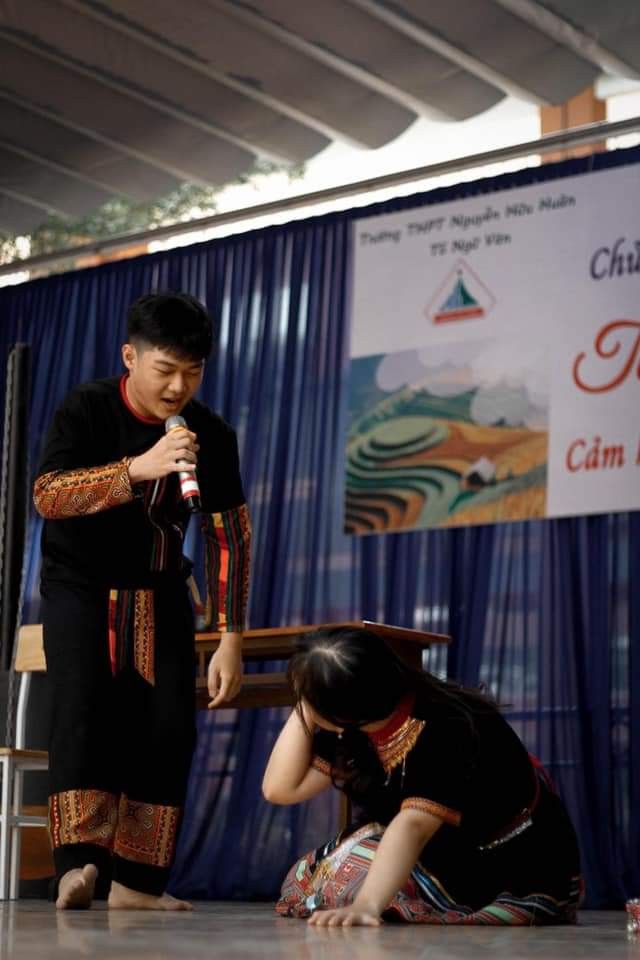 Nhấn vào ảnh để phóng to Vở kịch độc đáo lấy cảm hứng từ Vợ chồng A Phủ của học sinh lớp 12 - ảnh 4