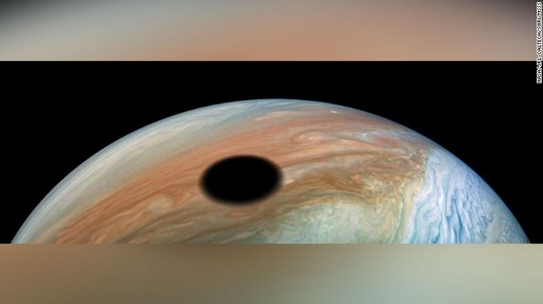 NASA phát hiện đốm đen trên sao Mộc dài gần 4.000 km - ảnh 1