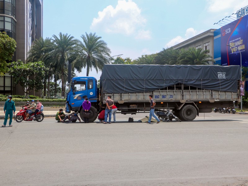 Xe tải va chạm với xe máy, 1 nữ sinh tử vong - ảnh 2