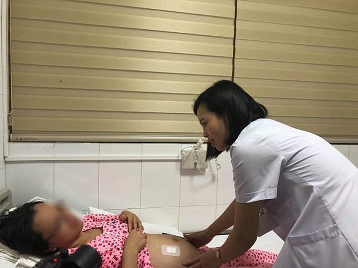 Việt Nam phẫu thuật thành công cho thai nhi còn trong bụng mẹ - ảnh 1
