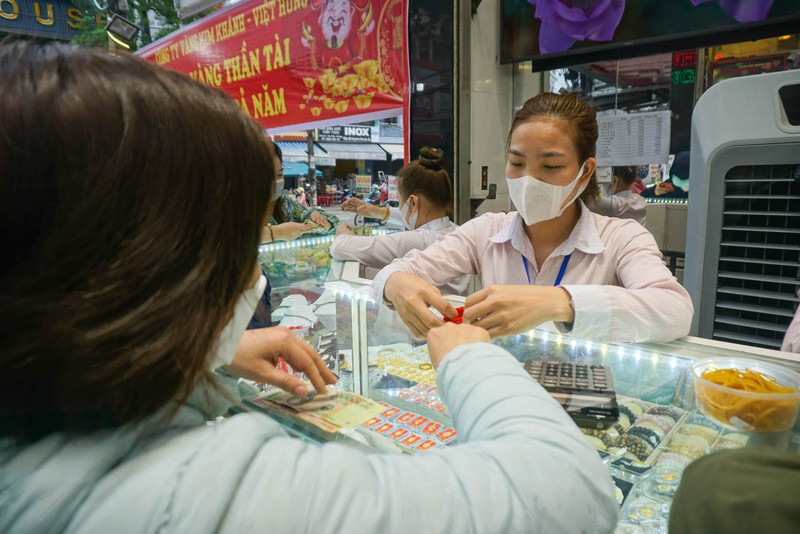 Ngày Thần Tài: Tiệm vàng ở Đà Nẵng nơi đông đúc, nơi lèo tèo - ảnh 5