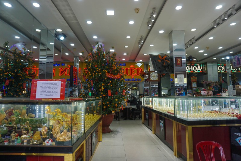 Ngày Thần Tài: Tiệm vàng ở Đà Nẵng nơi đông đúc, nơi lèo tèo - ảnh 8