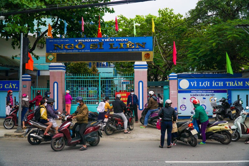 Học sinh tiểu học Đà Nẵng háo hức đi học trở lại - ảnh 1