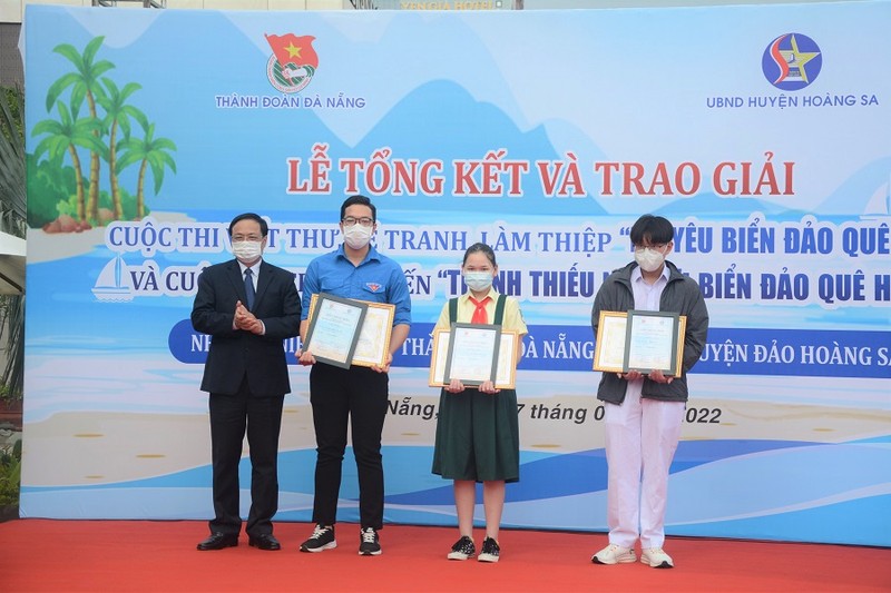 'Các chú hải quân đừng buồn, mọi người ở đất liền luôn hướng về hải đảo xa xôi' - ảnh 3