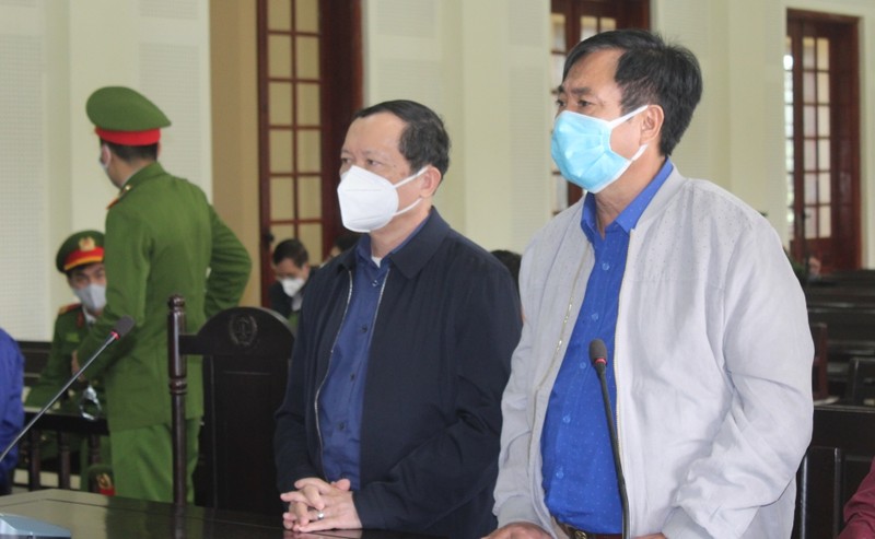Nguyên Trưởng Ban Dân tộc tỉnh Nghệ An cùng 5 bị cáo lĩnh án tù - ảnh 2