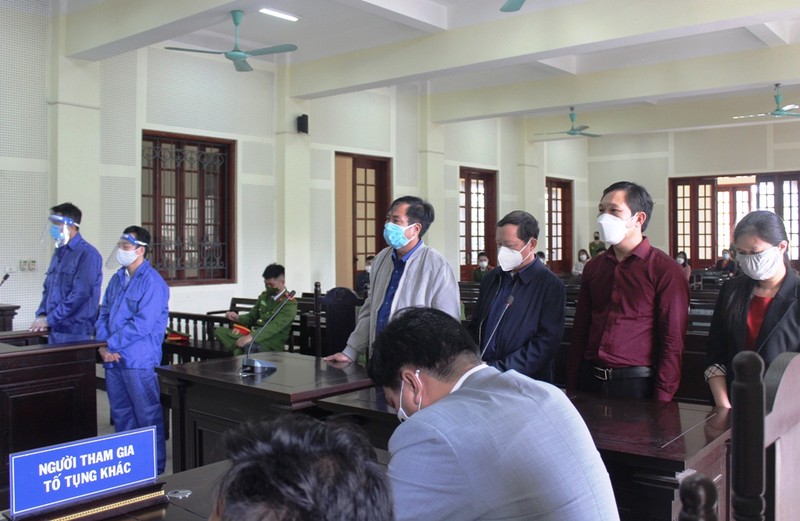 Nguyên Trưởng Ban Dân tộc tỉnh Nghệ An cùng 5 bị cáo lĩnh án tù - ảnh 1