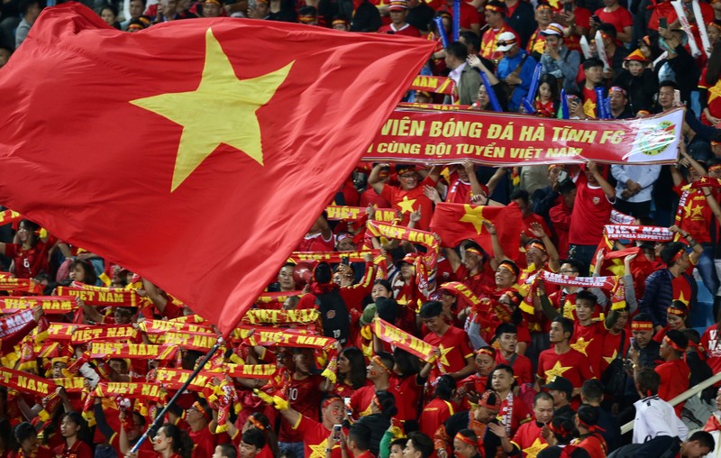 Kỳ thú lá cờ Việt Nam 3.000 m2, nặng 450kg và hành trình ra sân Mỹ Đình - ảnh 3