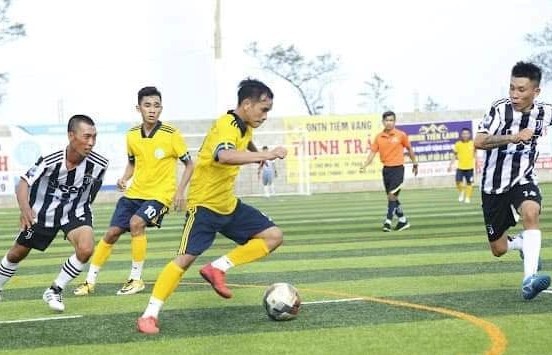 Nhộn nhịp và chuyên nghiệp ở sân chơi bóng đá Lê Thanh Phong - ảnh 7