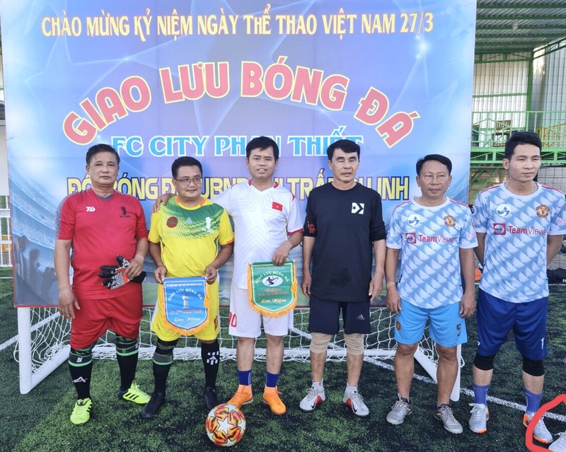 Đá bóng giao hữu kỷ niệm ngày Thể thao Việt Nam - ảnh 3