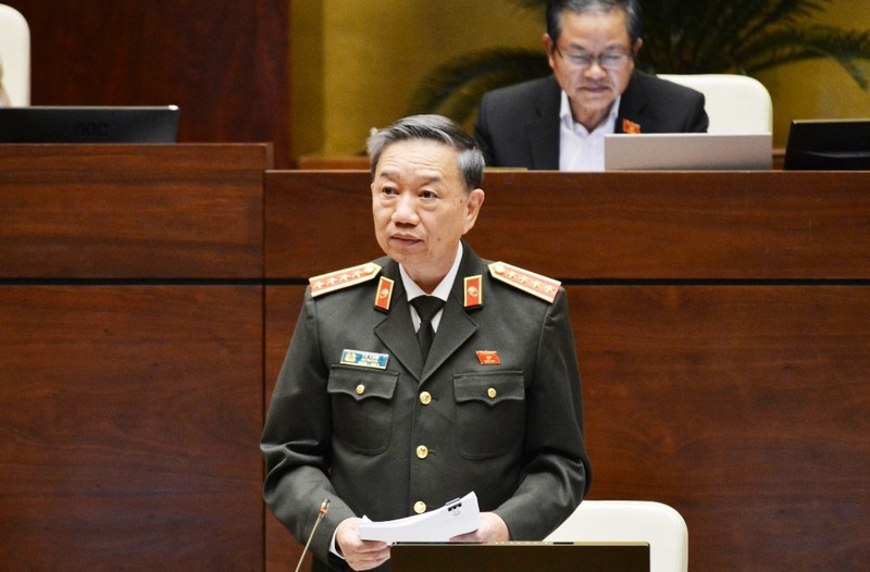 Bộ trưởng Tô Lâm: Bất cập quy định 'tương tự vũ khí quân dụng' - ảnh 1