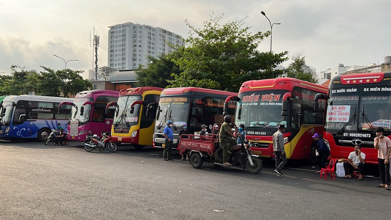 Ngày 22 tết, lượng người dân về quê tăng giảm thất thường - ảnh 1