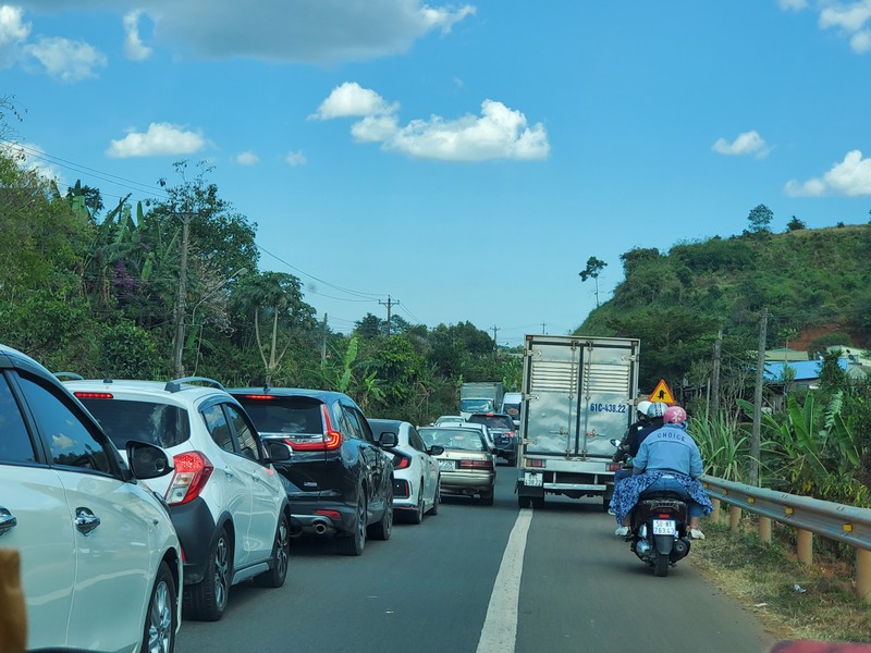 Xả trạm thu phí đường lên TP Đà Lạt  - ảnh 5