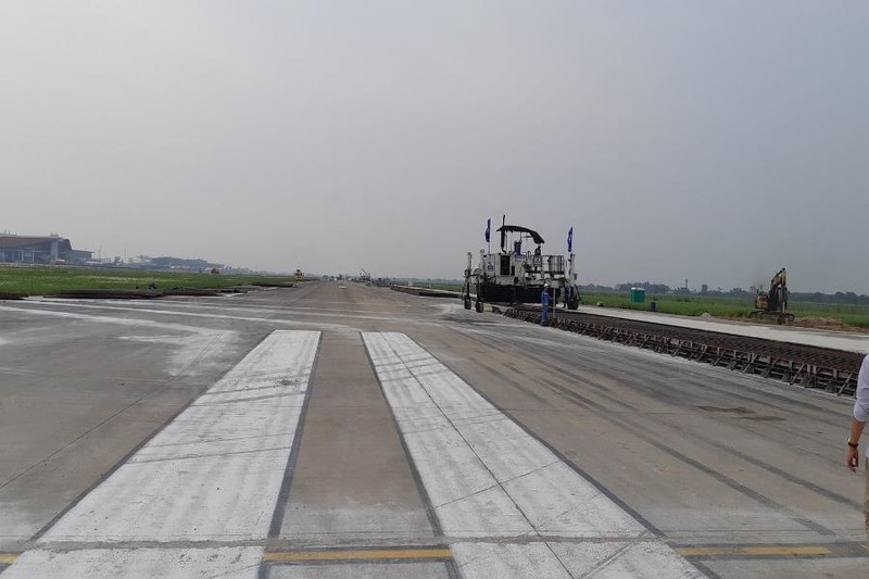 Hoàn thành nâng cấp đường cất hạ cánh sân bay Tân Sơn Nhất trước 30-4  - ảnh 1