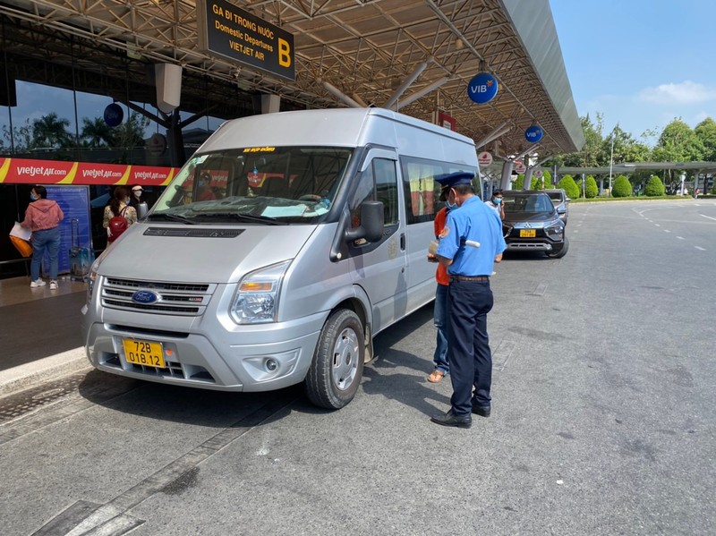 Giám sát app của các hãng taxi ở Sân bay Tân Sơn Nhất - ảnh 1
