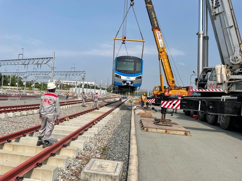 2 đoàn tàu metro được hạ đặt ở đường ray Depot Long Bình, TP Thủ Đức - ảnh 3