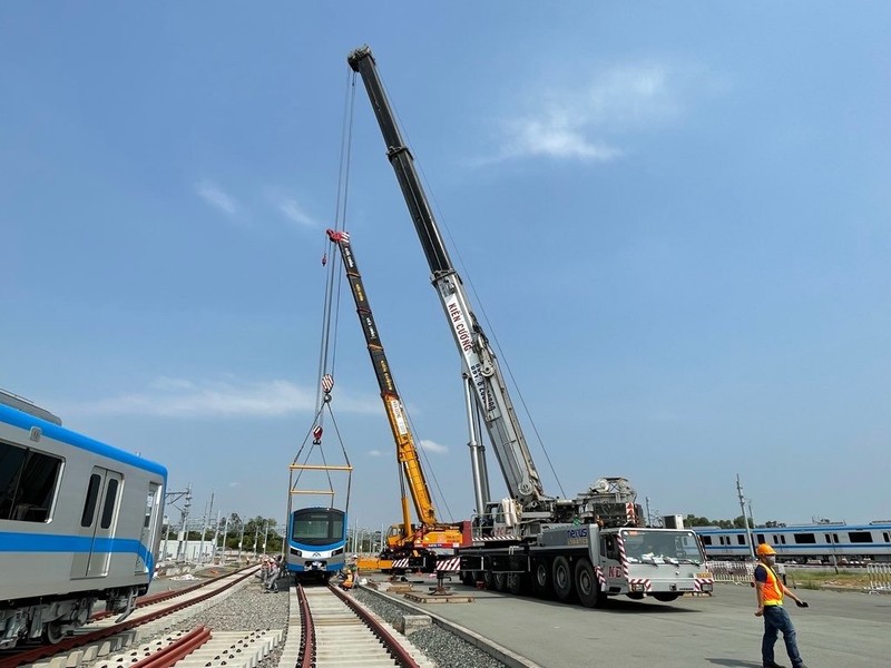 2 đoàn tàu metro được hạ đặt ở đường ray Depot Long Bình, TP Thủ Đức - ảnh 5