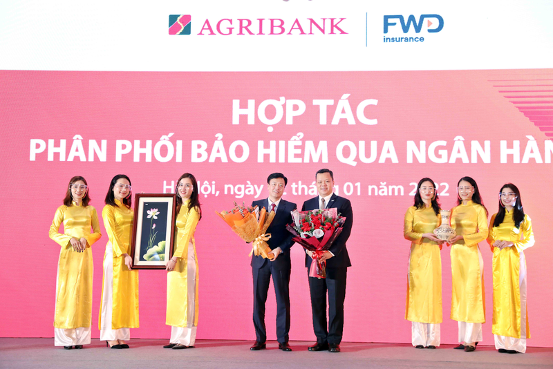 Agribank và FWD Việt Nam hợp tác phân phối bảo hiểm qua ngân hàng   ​ - ảnh 1