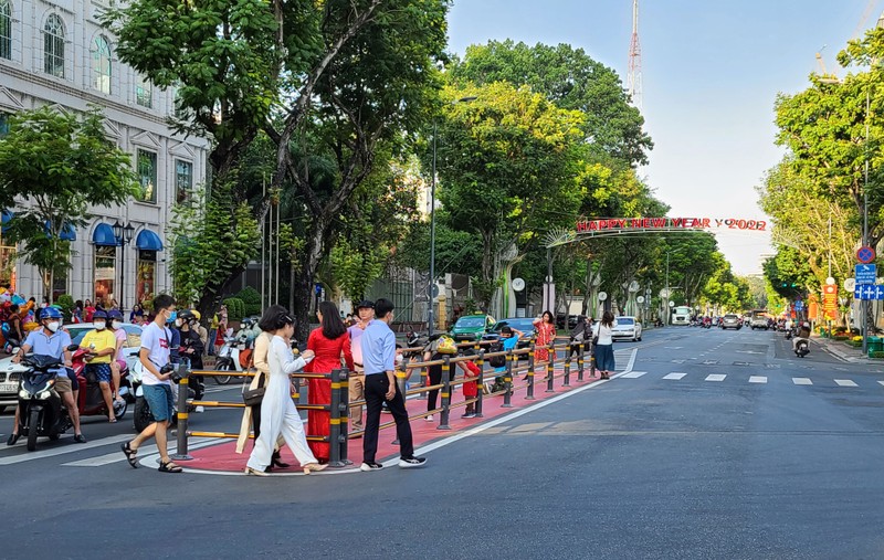 Đường phố Sài Gòn với những khoảnh khắc chiều cuối năm - ảnh 7