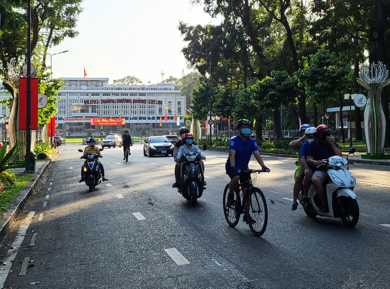 Đường phố Sài Gòn với những khoảnh khắc chiều cuối năm - ảnh 6