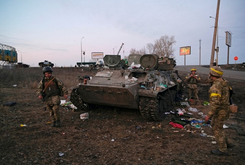 Nga tấn công Ukraine, ông Zelensky gọi phương Tây cầu cứu gọi ông Putin hoà đàm  - ảnh 2