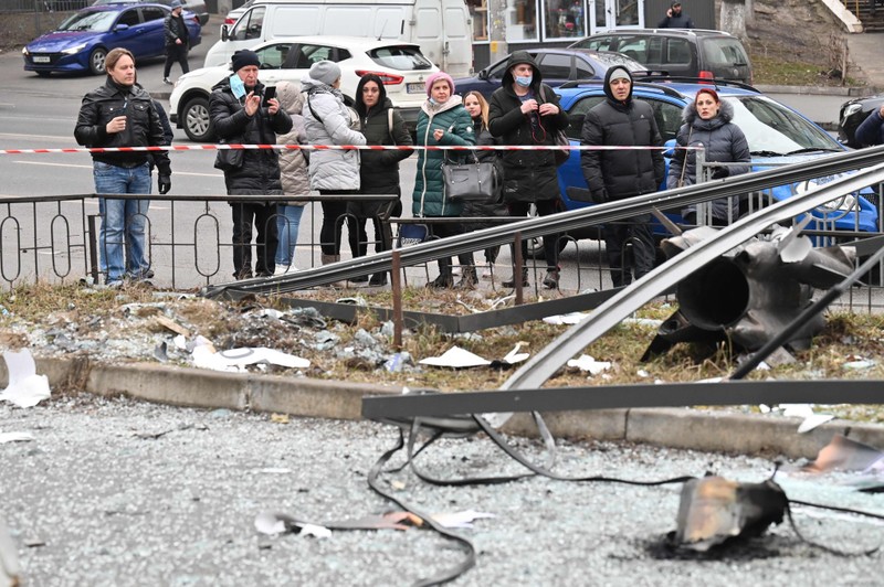 Nga tấn công Ukraine, ông Zelensky gọi phương Tây cầu cứu gọi ông Putin hoà đàm  - ảnh 3