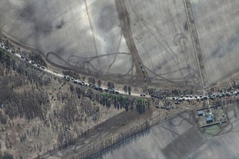 Đoàn xe quân sự Nga dài 64 km tiến về Kiev - ảnh 1