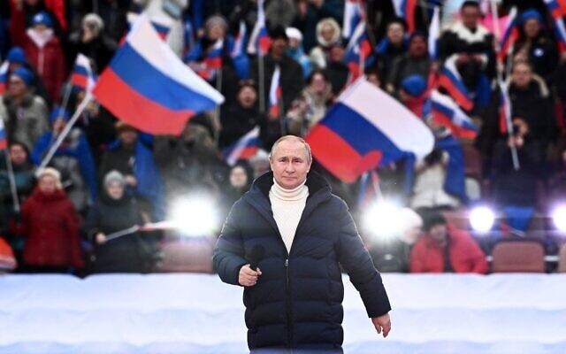 Ông Putin tham dự buổi mít tinh đầu tiên sau khi chiến sự Ukraine bùng nổ - ảnh 1