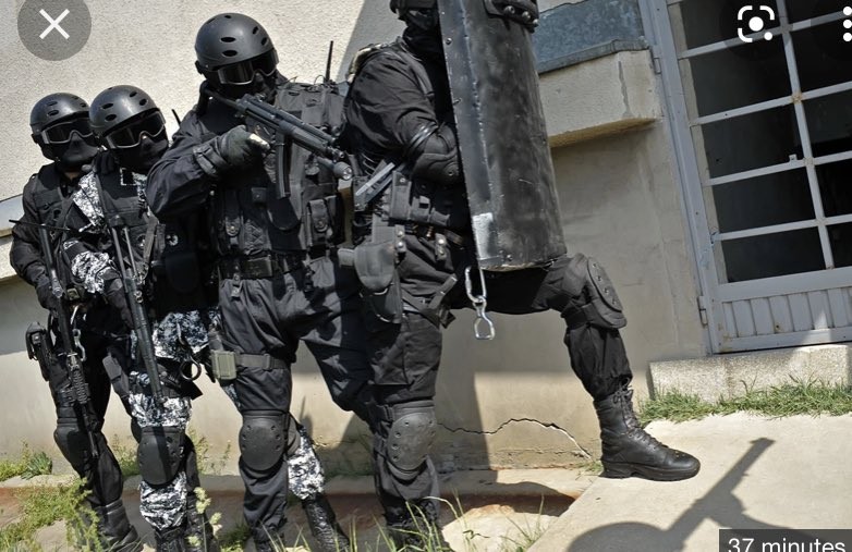 Lực lượng FBI, đặc nhiệm SWAT tham gia giải cứu con tin tại nhà thờ ở Texas, Mỹ - ảnh 1