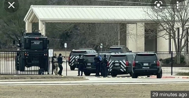 Lực lượng FBI, đặc nhiệm SWAT tham gia giải cứu con tin tại nhà thờ ở Texas, Mỹ - ảnh 2