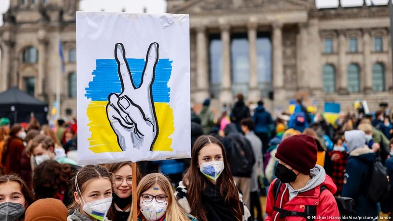 Hơn trăm ngàn người Đức biểu tình khắp cả nước phản đối chiến tranh Ukraine - ảnh 1