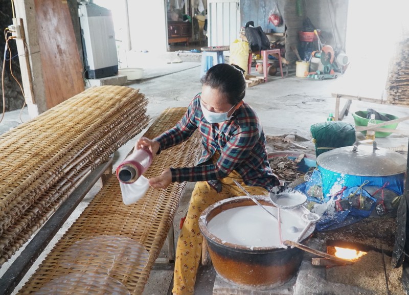 Tây Ninh: Công nhận nghề tráng bánh tráng ấp Cây Trắc là nghề truyền thống - ảnh 1