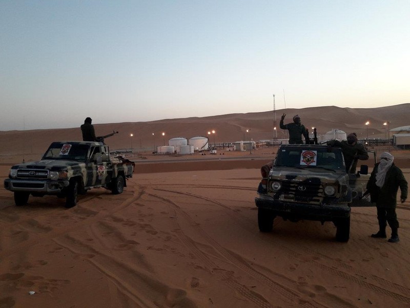 Lực lượng trung thành với Tướng Khalifa Haftar chiếm mỏ dầu Sharara - một trong những mỏ dầu lớn nhất Libya hồi tháng 2 – động thái được cho là mở đường cho việc đưa quân chiếm Tripoli. Ảnh: REUTERS