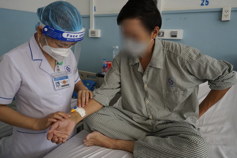 Thanh niên 29 tuổi nhập viện suýt chết sau khi khó thở sốt cao 4 ngày - ảnh 1
