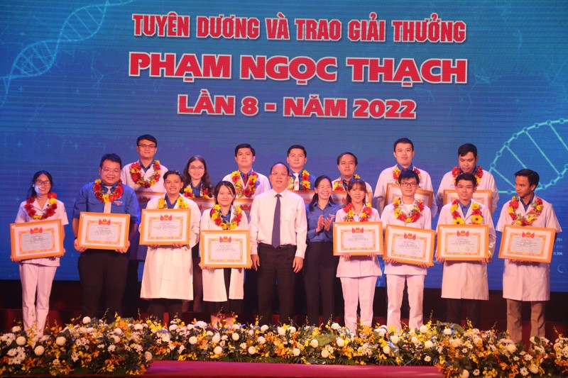 Trao giải thưởng y khoa Phạm Ngọc Thạch cho 80 tấm gương tiêu biểu - ảnh 1