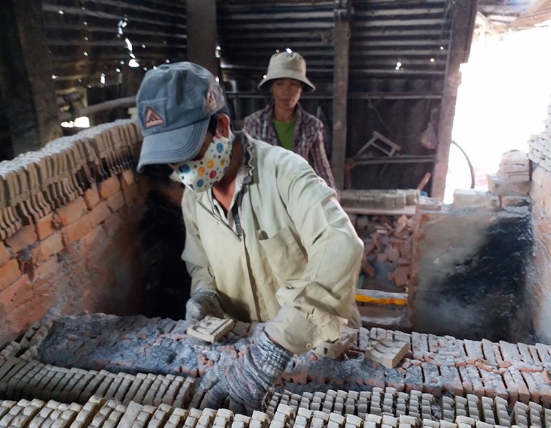 Vui buồn nghề nặn tượng ông Công, ông Táo mùa tết - ảnh 1