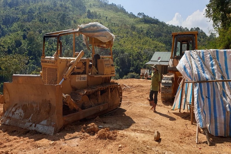 Đề nghị chuyển hồ sơ vụ phá rừng làm đường đến cơ quan điều tra - ảnh 1