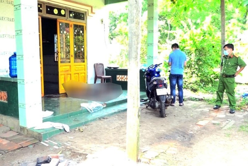 Truy tìm kẻ sát hại chủ nhà ngay trước cửa ở Bình Phước - ảnh 1