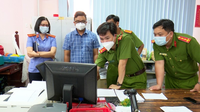 Bắt giam 2 phó phòng kế toán ngân hàng ở An Giang  - ảnh 3