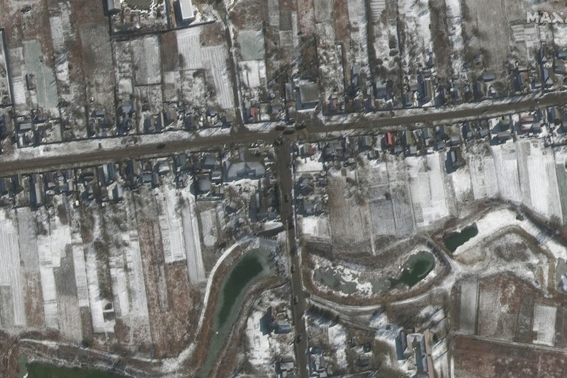 ẢNH: Chuyển động bất thường của đoàn xe dài 64 km của Nga xung quanh Kiev - ảnh 3
