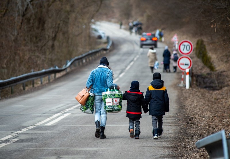 Khó xử tình huống 'thắt cổ chai' ở châu Âu vì người tị nạn Ukraine - ảnh 1