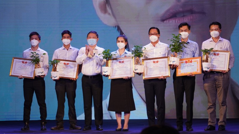 Vòng Tay Việt đã hỗ trợ hơn 60 tỉ cho đội ngũ bác sĩ, người dân - ảnh 2