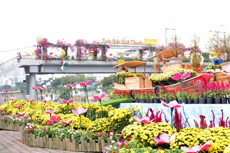 TP.HCM: Nhộn nhịp trên bến dưới thuyền chợ hoa xuân Bến Bình Đông - ảnh 10