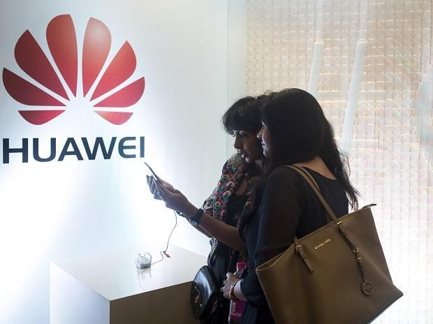 Quan chức Nhà Trắng yêu cầu Mỹ hoãn lệnh cấm với Huawei - ảnh 1