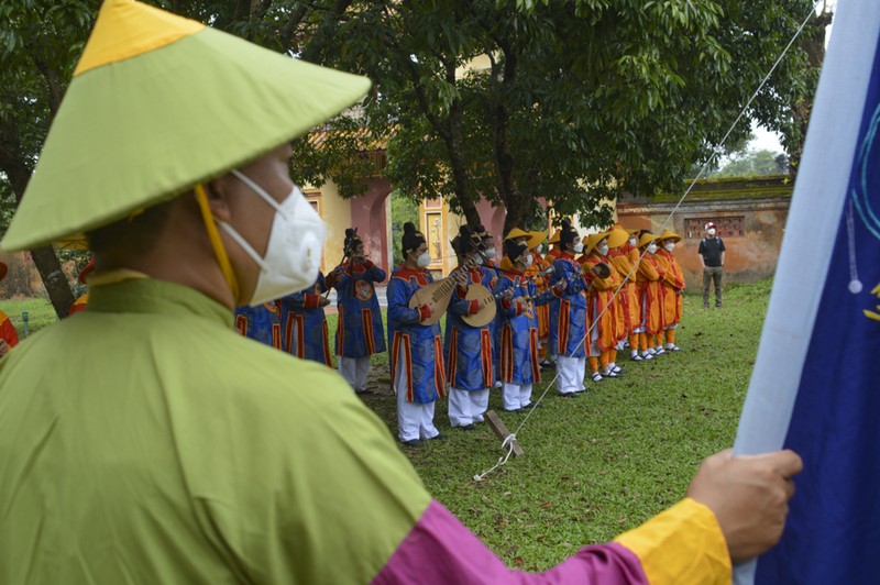 Hạ nêu trong Đại nội Huế báo hiệu kết thúc kỳ nghỉ Tết 2022 - ảnh 3