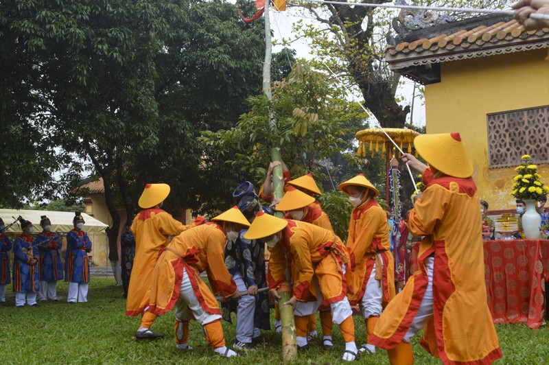 Hạ nêu trong Đại nội Huế báo hiệu kết thúc kỳ nghỉ Tết 2022 - ảnh 6