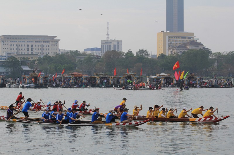 Chùm ảnh: Sôi nổi giải đua thuyền ở Huế - ảnh 7